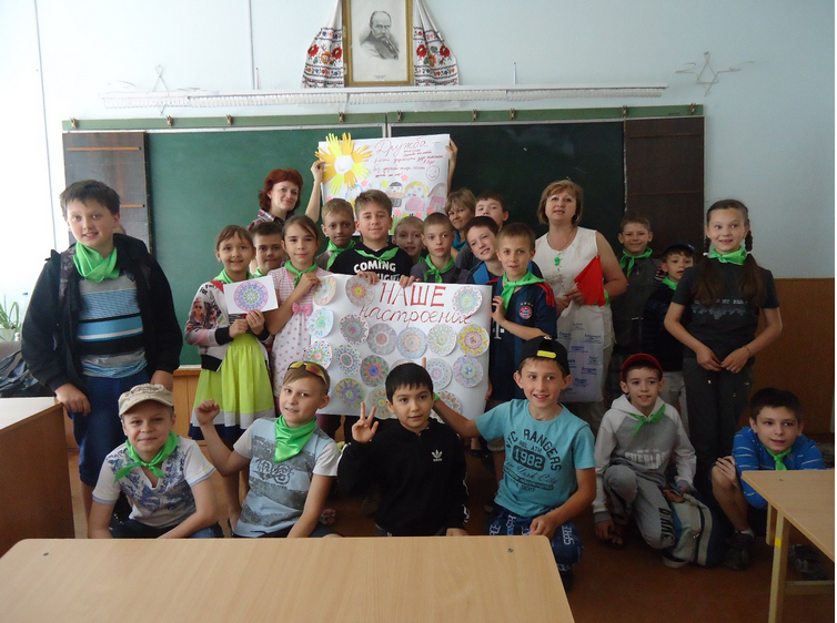 В пришкольном лагере для маленьких  криворожан проводят викторины, конкурсы, знакомят с новинками литературы (ФОТО) (фото) - фото 1