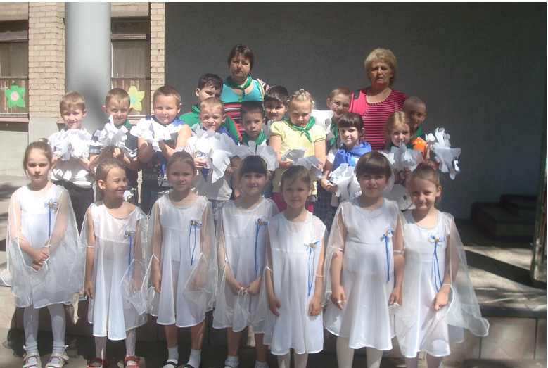 В пришкольном лагере для маленьких  криворожан проводят викторины, конкурсы, знакомят с новинками литературы (ФОТО) (фото) - фото 1