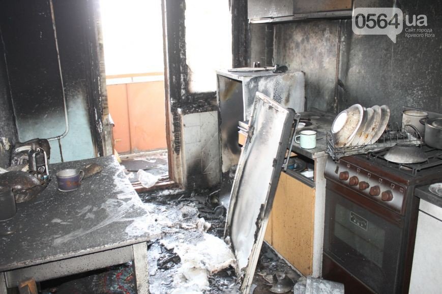 В Кривом Роге: решили поднять тариф на проезд, КАМАЗ загорелся на ходу, соседи спасали квартиру пенсионерки от пожара (фото) - фото 3