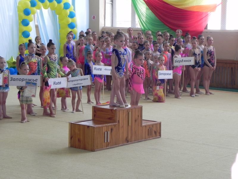 Юные криворожанки приняли участие во Всеукраинском турнире по художественной гимнастике «Азовские чайки» (ФОТО, ВИДЕО) (фото) - фото 1