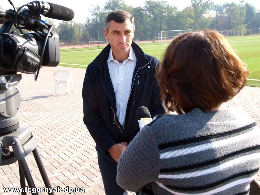 Учебно-тренировочный комплекс ФК «Горняк» получил  новое футбольное   поле  (ФОТО) (фото) - фото 1