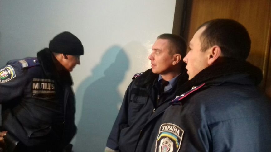 В Криворожский горисполком прибыла полиция и опрашивает членов горизбиркома (ФОТО) (фото) - фото 1