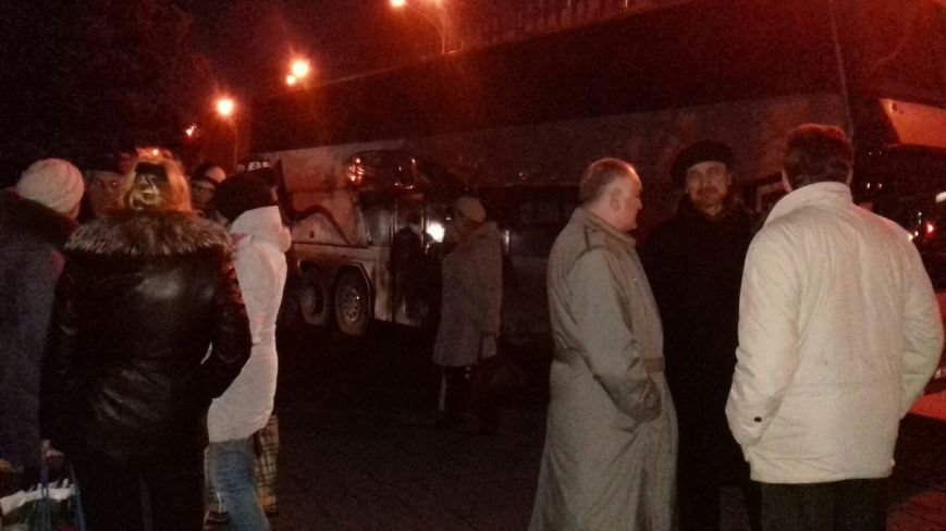 Сотни криворожан выехали в столицу под стены Верховной Рады (ФОТО) (фото) - фото 1