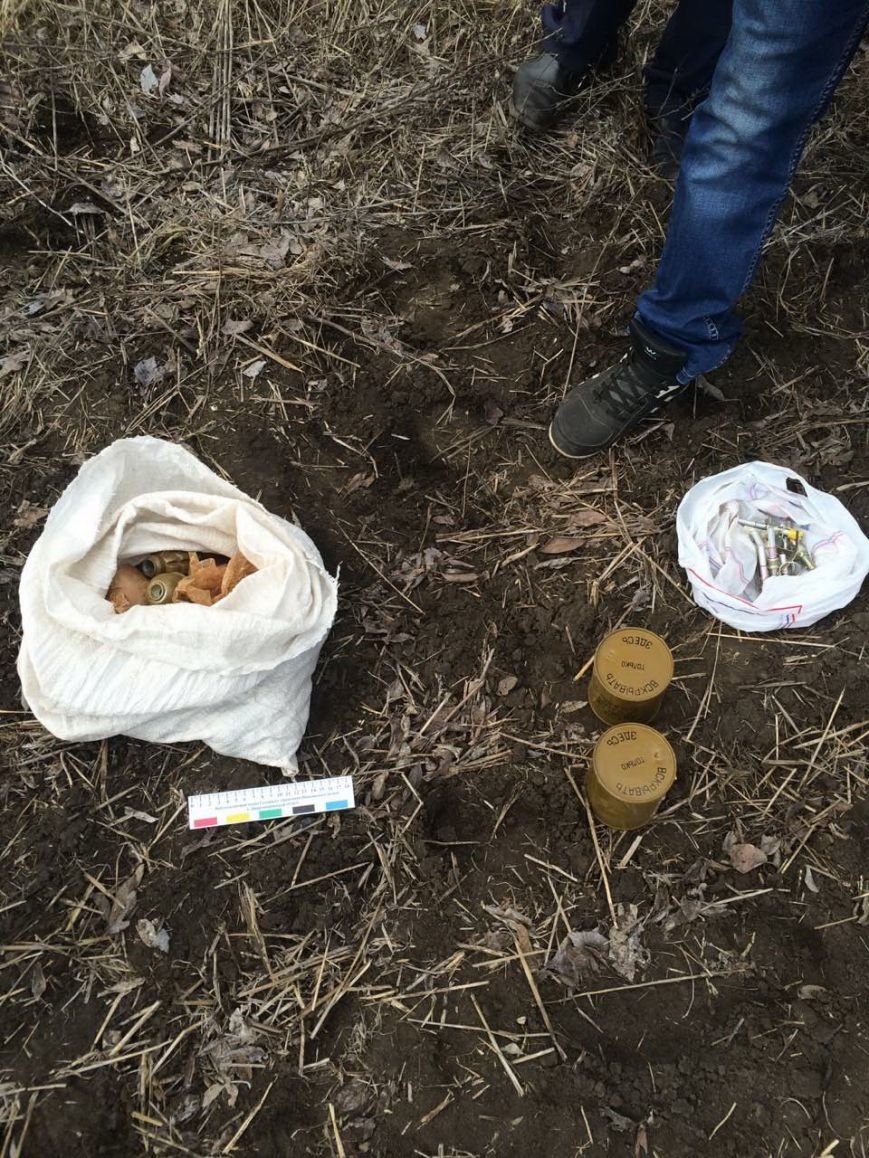 СБУ разыскивает криворожанина, закопавшего в Новополье десятки гранат РГД-5 и Ф-1  (ФОТО) (фото) - фото 1